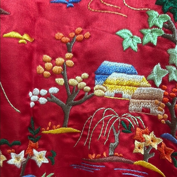 Luxurious Red Satin Kimono Robe with Embroidered Details - Picture 4 of 4